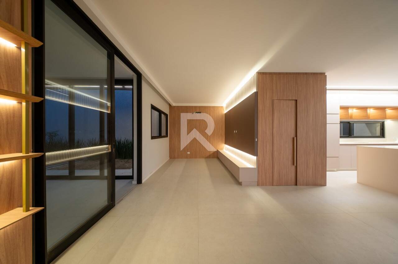 Casa mobiliada com 250m2 privativos Quintal | 3 suítes | Condomínio miniatura 18
