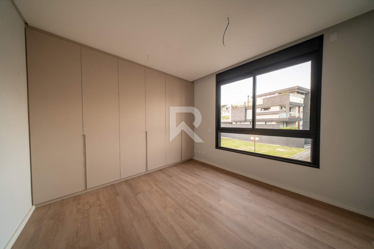 Casa mobiliada com 250m2 privativos Quintal | 3 suítes | Condomínio miniatura 32