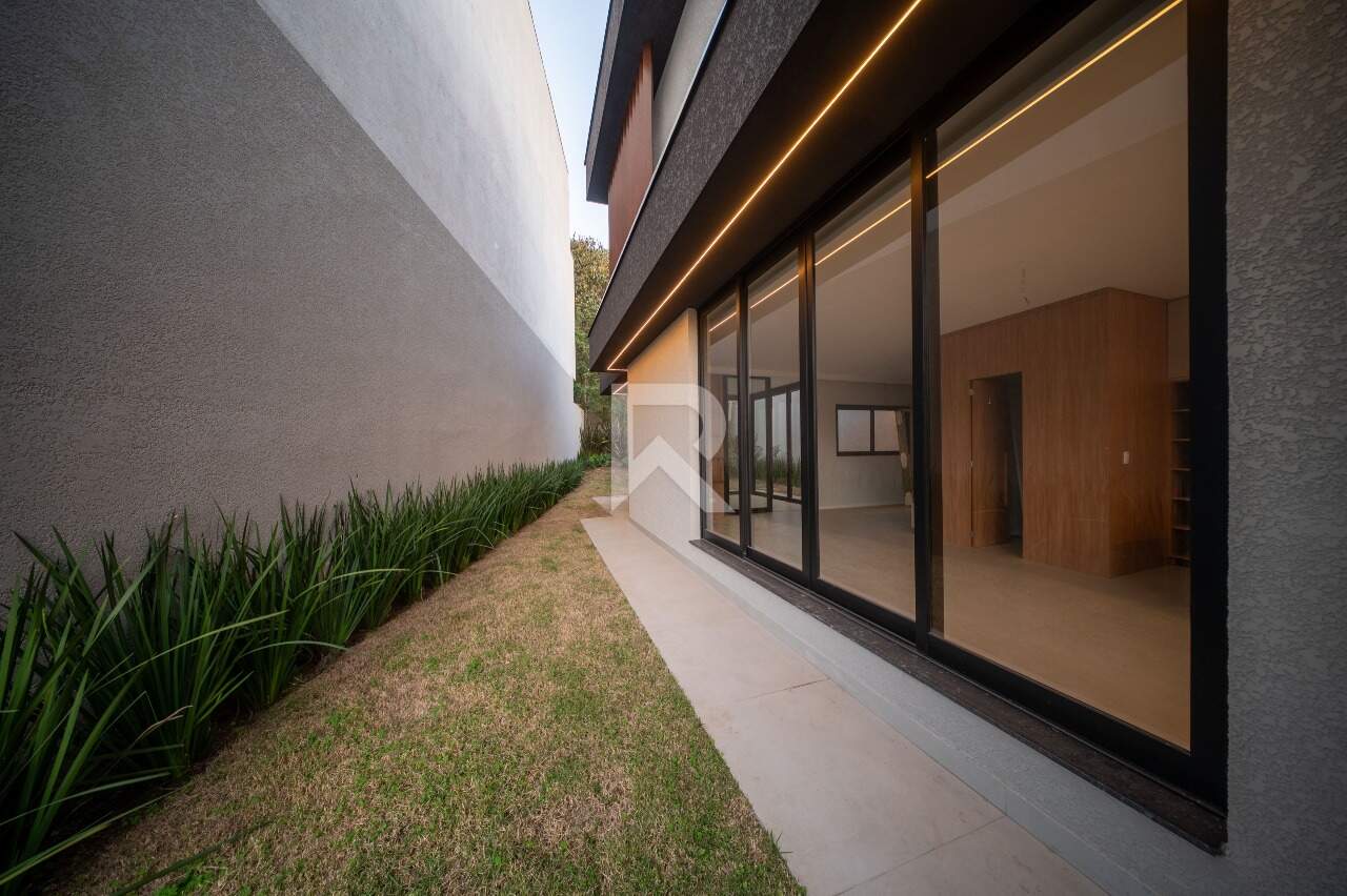 Casa mobiliada com 250m2 privativos Quintal | 3 suítes | Condomínio miniatura 26