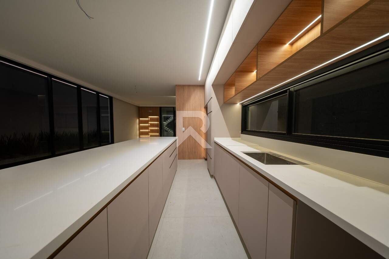 Casa mobiliada com 250m2 privativos Quintal | 3 suítes | Condomínio miniatura 14