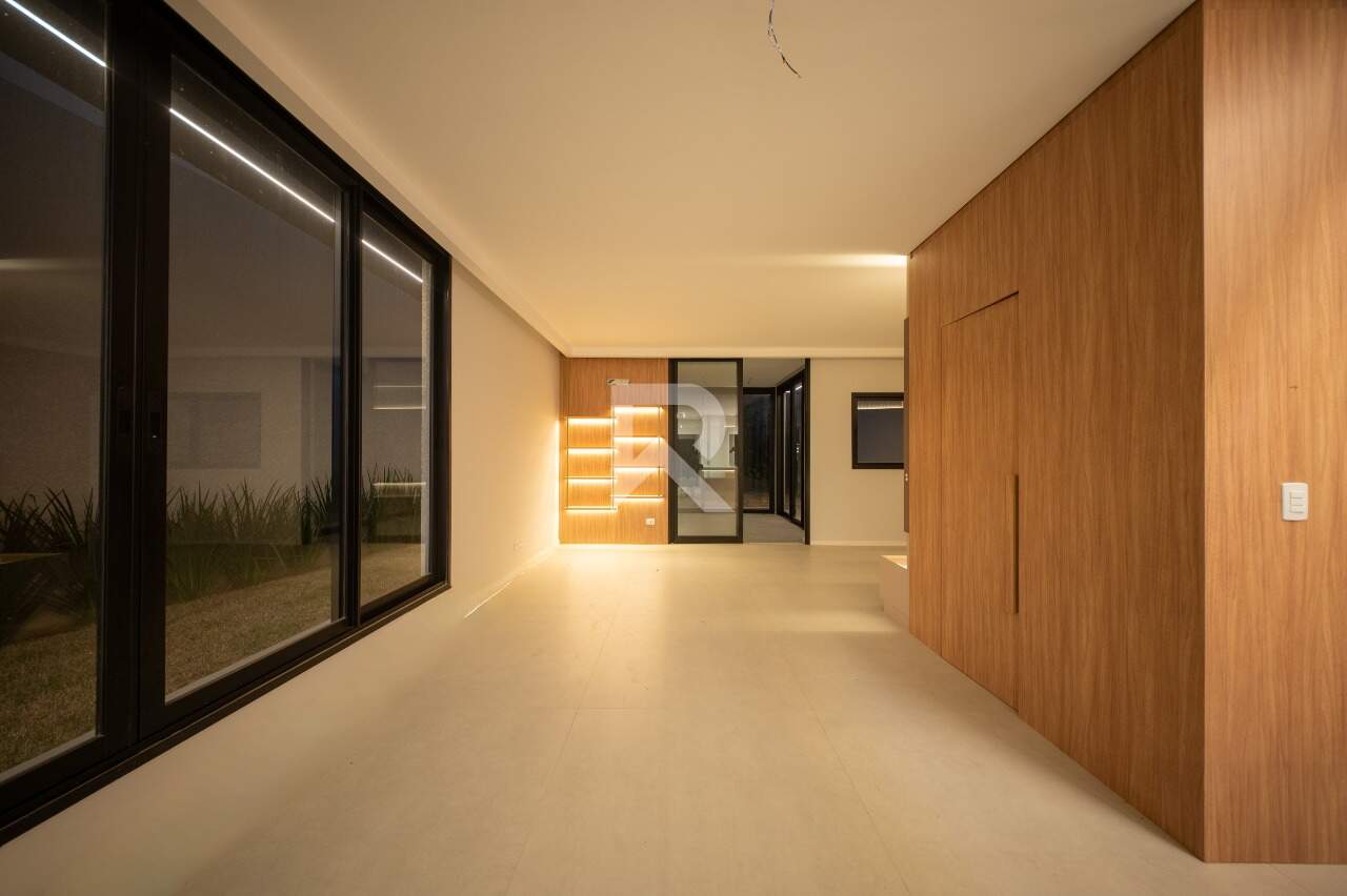 Casa mobiliada com 250m2 privativos Quintal | 3 suítes | Condomínio miniatura 15