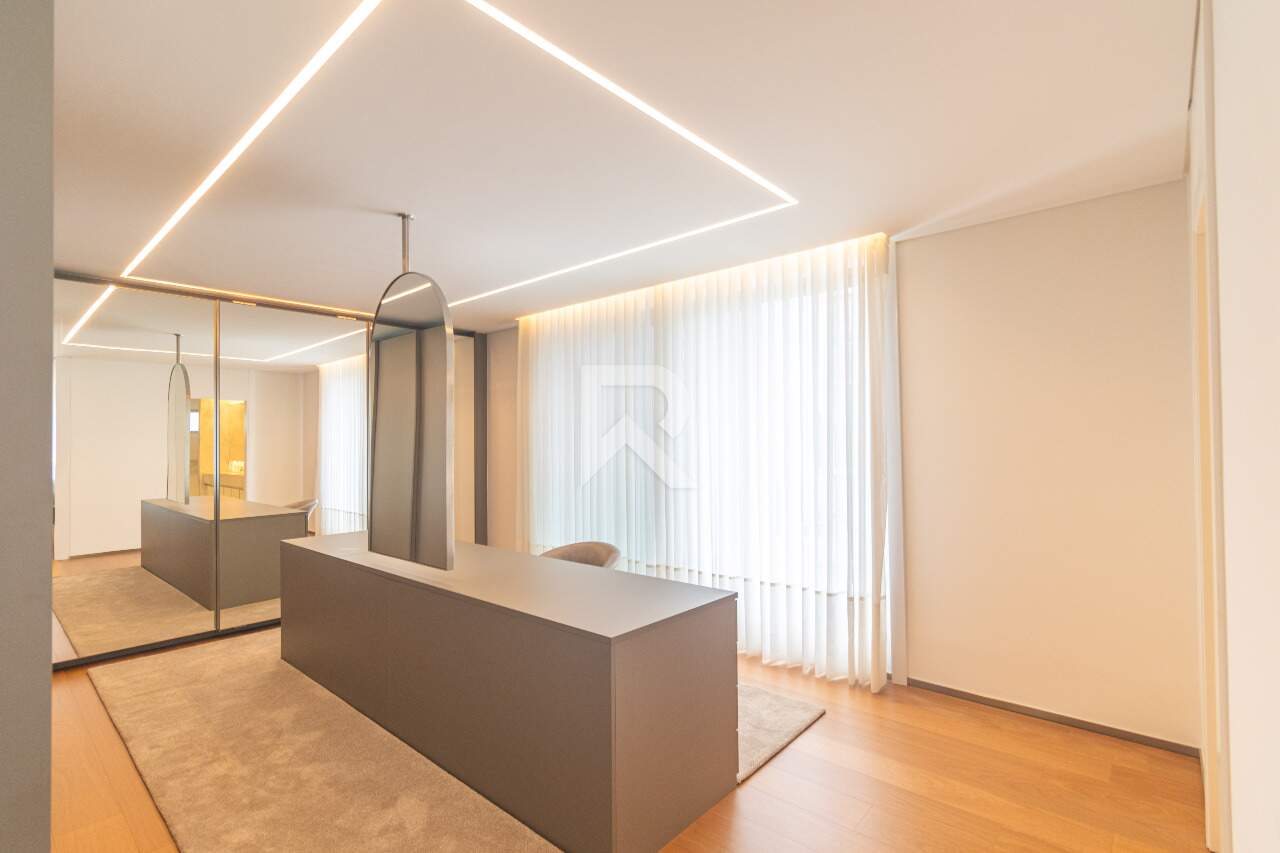 Apartamento Decorado com 3 Suítes e Área Social Integrada - Venda 282m² - Curitiba/PR miniatura 35