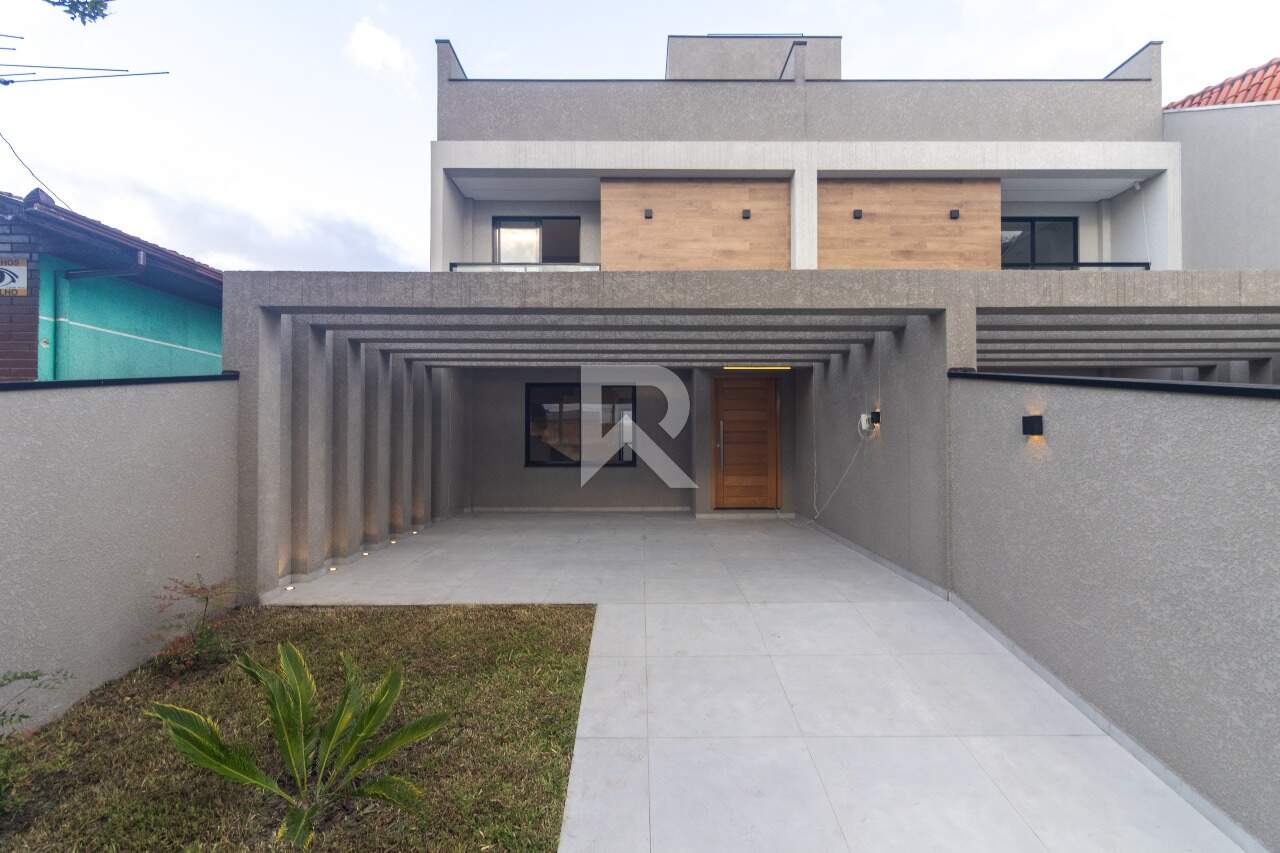 Casa Triplex com Jardim e Face Norte, 3 Quartos 4 Vagas à venda, 183 m² - Portão - Curitiba/PR