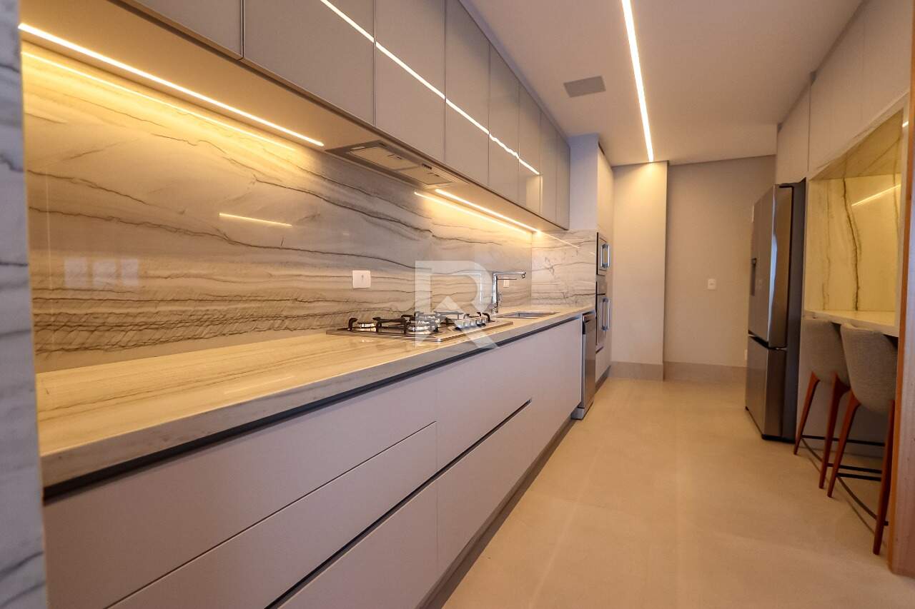 Apartamento de Luxo Mobiliado c/ ambientes integrados, 255m², 3 suítes e 4 vagas, no Ecoville miniatura 27