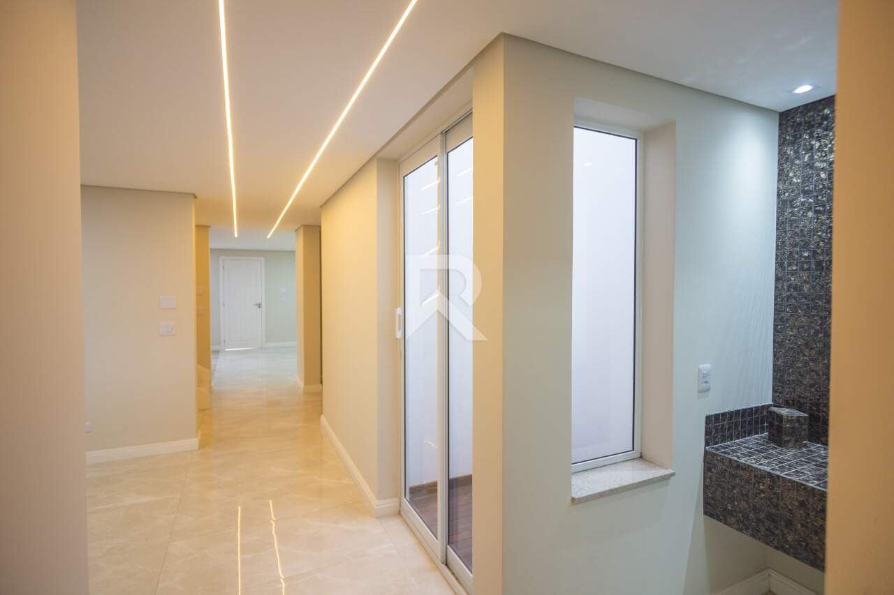 Casa moderna com jardim, 3 quartos, 2 Vagas para Venda – Santo Inácio, Curitiba/PR miniatura 2