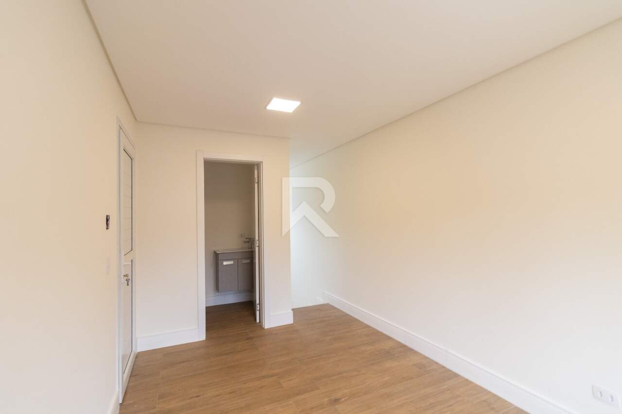 Triplex com Jardim, 4 quartos e 2 vagas à venda – Santo Inácio - Curitiba/PR miniatura 27