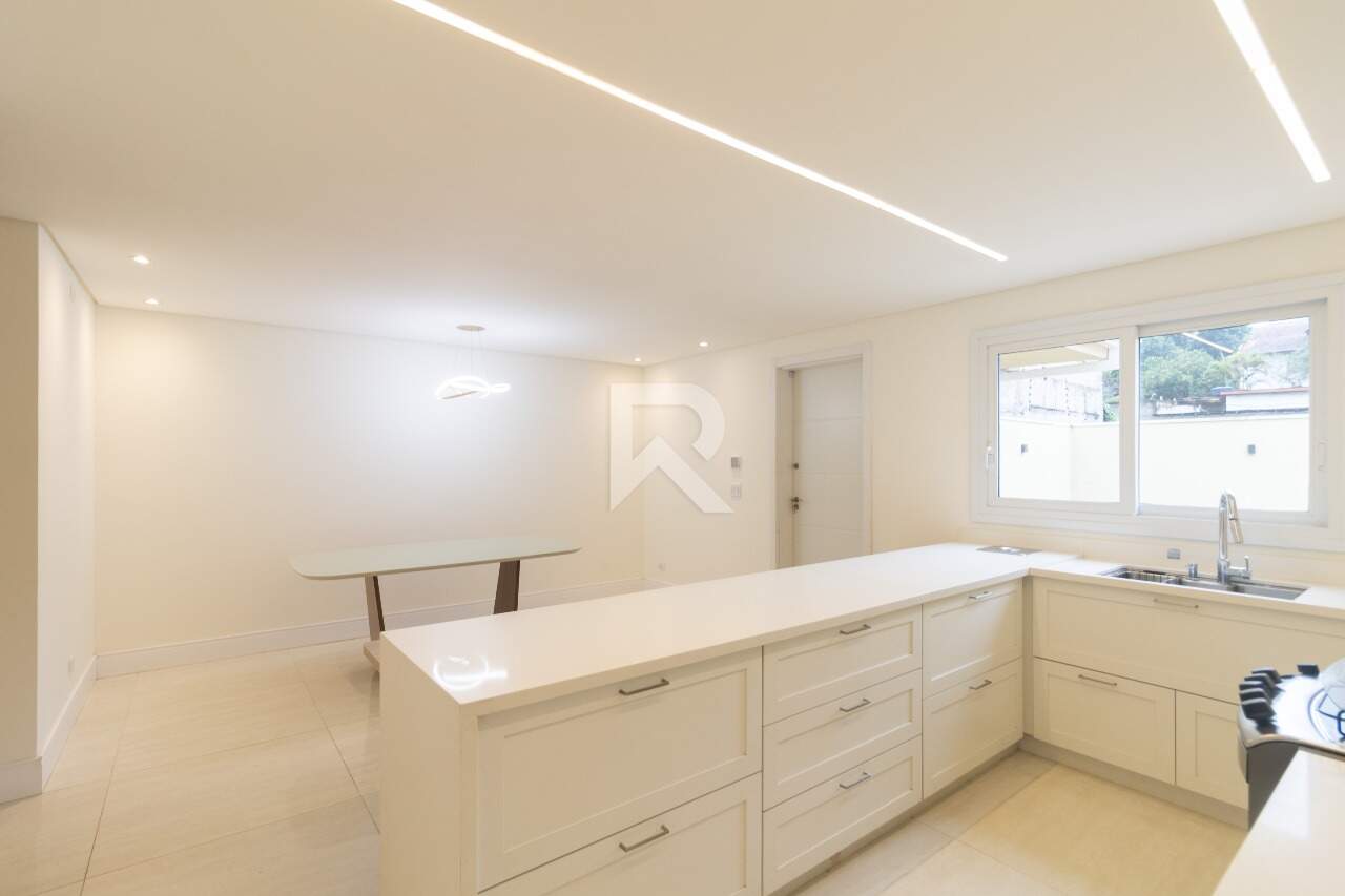 Triplex com Jardim, 4 quartos e 2 vagas à venda – Santo Inácio - Curitiba/PR miniatura 8