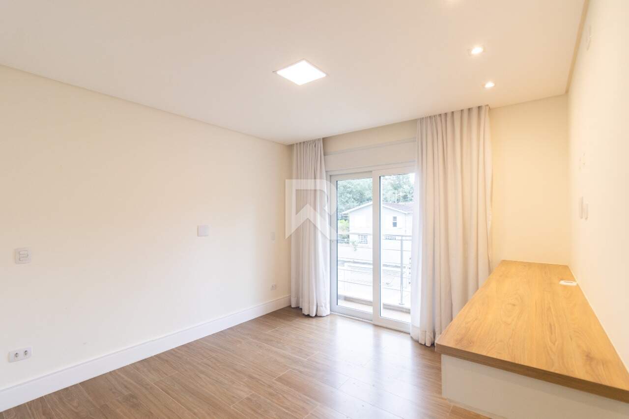 Triplex com Jardim, 4 quartos e 2 vagas à venda – Santo Inácio - Curitiba/PR miniatura 24