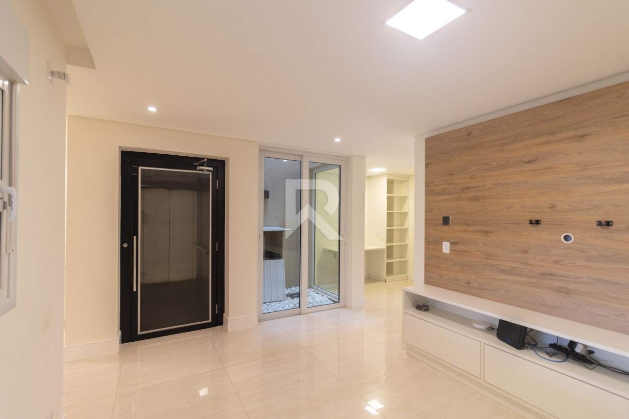 Triplex com Jardim, 4 quartos e 2 vagas à venda – Santo Inácio - Curitiba/PR miniatura 4