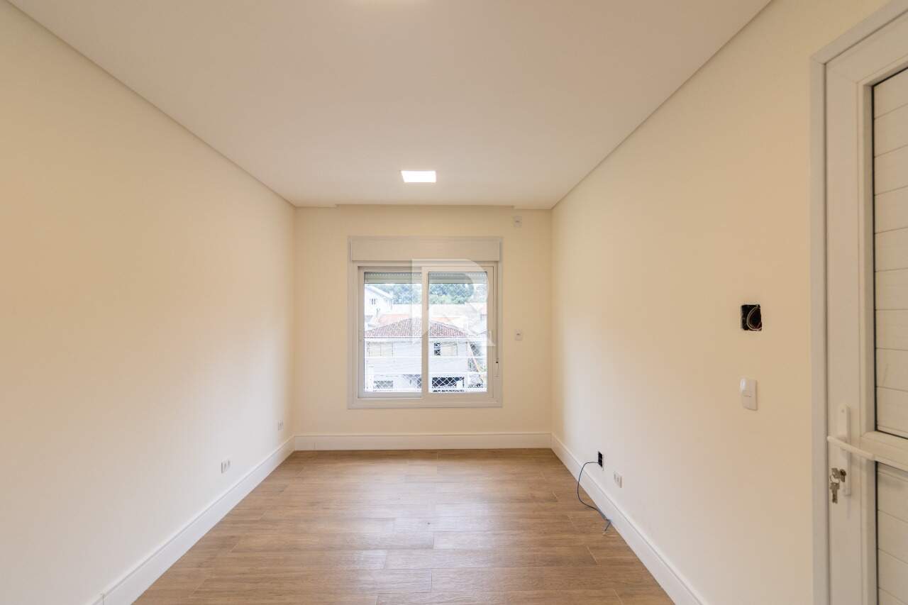 Triplex com Jardim, 4 quartos e 2 vagas à venda – Santo Inácio - Curitiba/PR miniatura 19