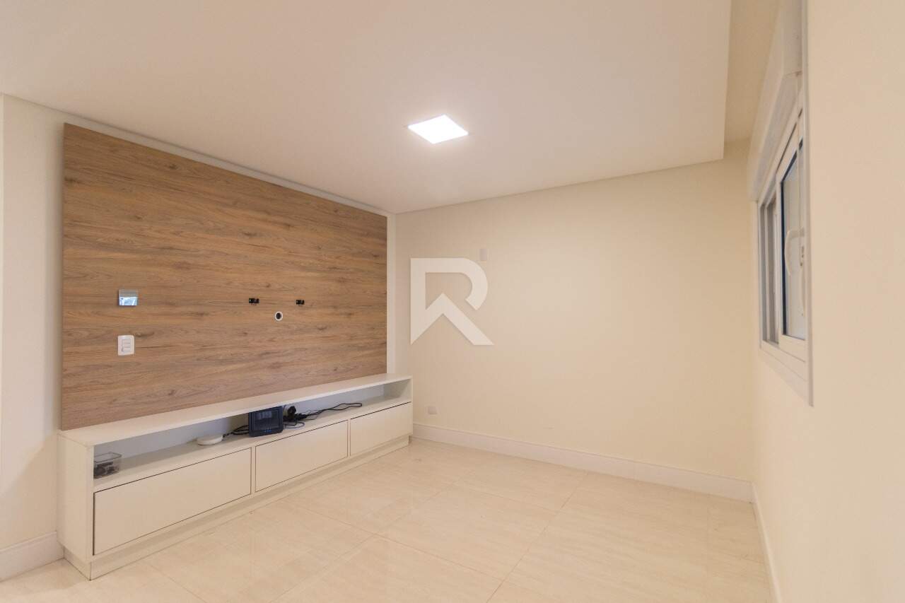 Triplex com Jardim, 4 quartos e 2 vagas à venda – Santo Inácio - Curitiba/PR miniatura 3
