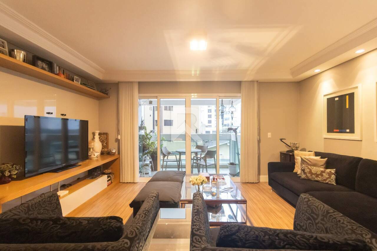 Apartamento Mobiliado em Cond. Clube com 3 suítes para aluguel - 160m2 - Água Verde, Curitiba-PR