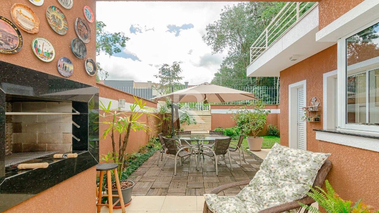 Casa de Rua com Jardim Privativo à venda, 164 m² - Mercês - Curitiba/PR