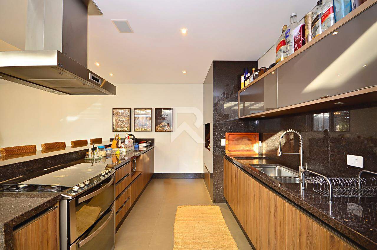 Casa de Rua para Locação, 5 quartos sendo 4 Suítes, 6 Vagas, 590 m² - Butiatuvinha - Curitiba/PR miniatura 6