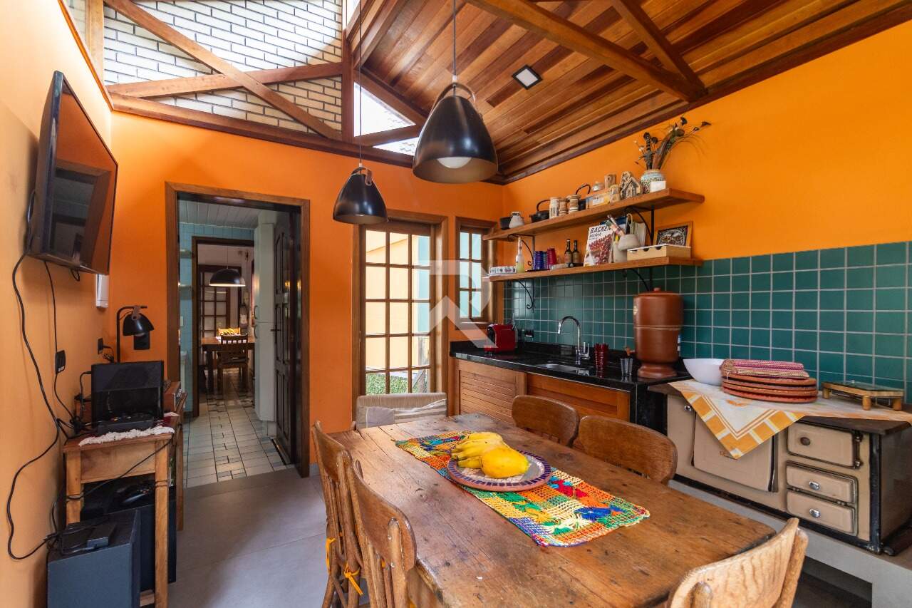 Casa de Rua com Quintal Verde e Espaço Gourmet, 3 quartos 4 Vagas à venda, 200m²- Santa Felicidade - Curitiba/PR - miniatura 19