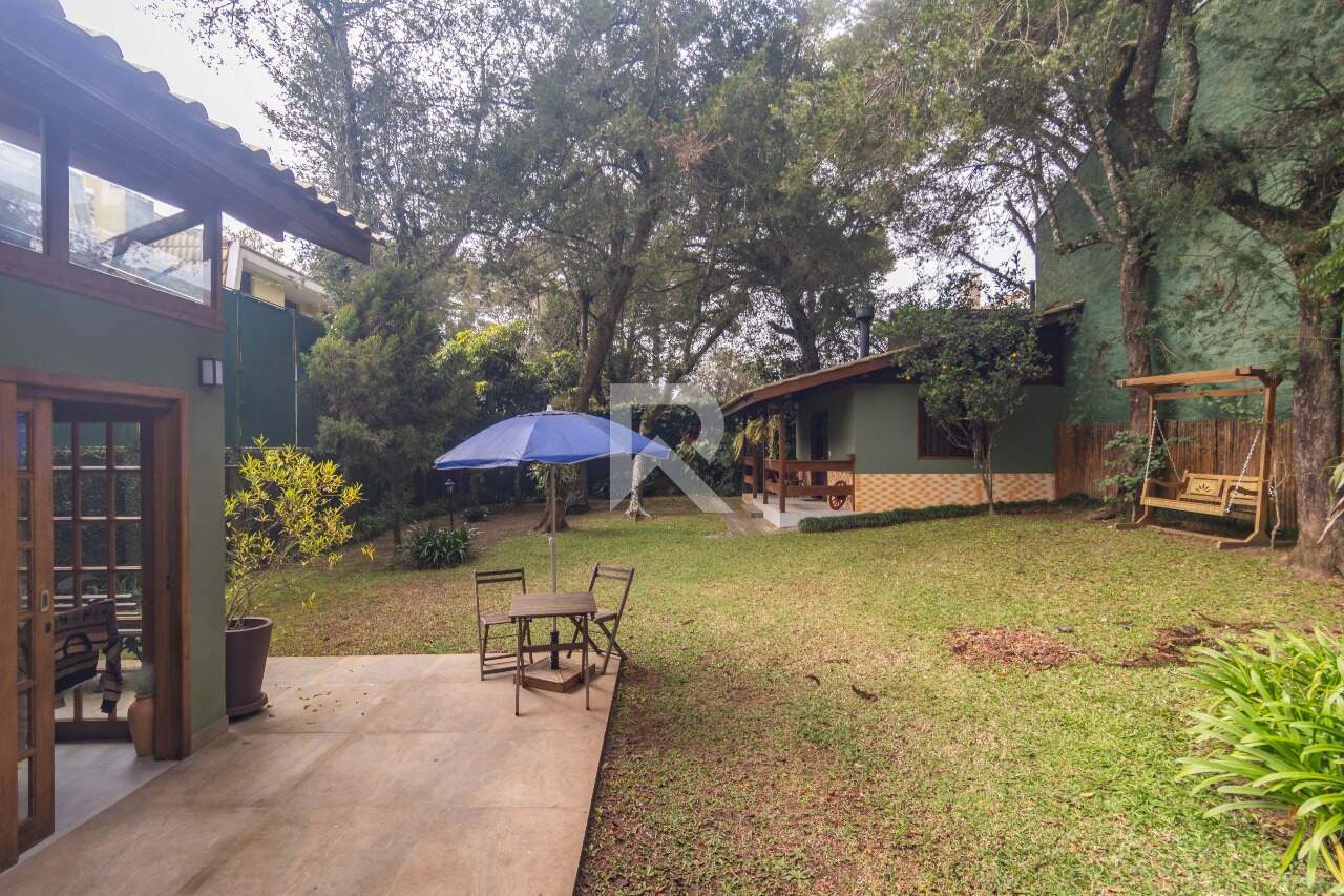 Casa de Rua com Quintal Verde e Espaço Gourmet, 3 quartos 4 Vagas à venda, 200m²- Santa Felicidade - Curitiba/PR -