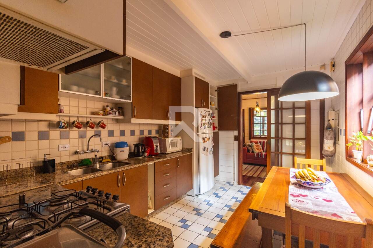 Casa de Rua com Quintal Verde e Espaço Gourmet, 3 quartos 4 Vagas à venda, 200m²- Santa Felicidade - Curitiba/PR - miniatura 17