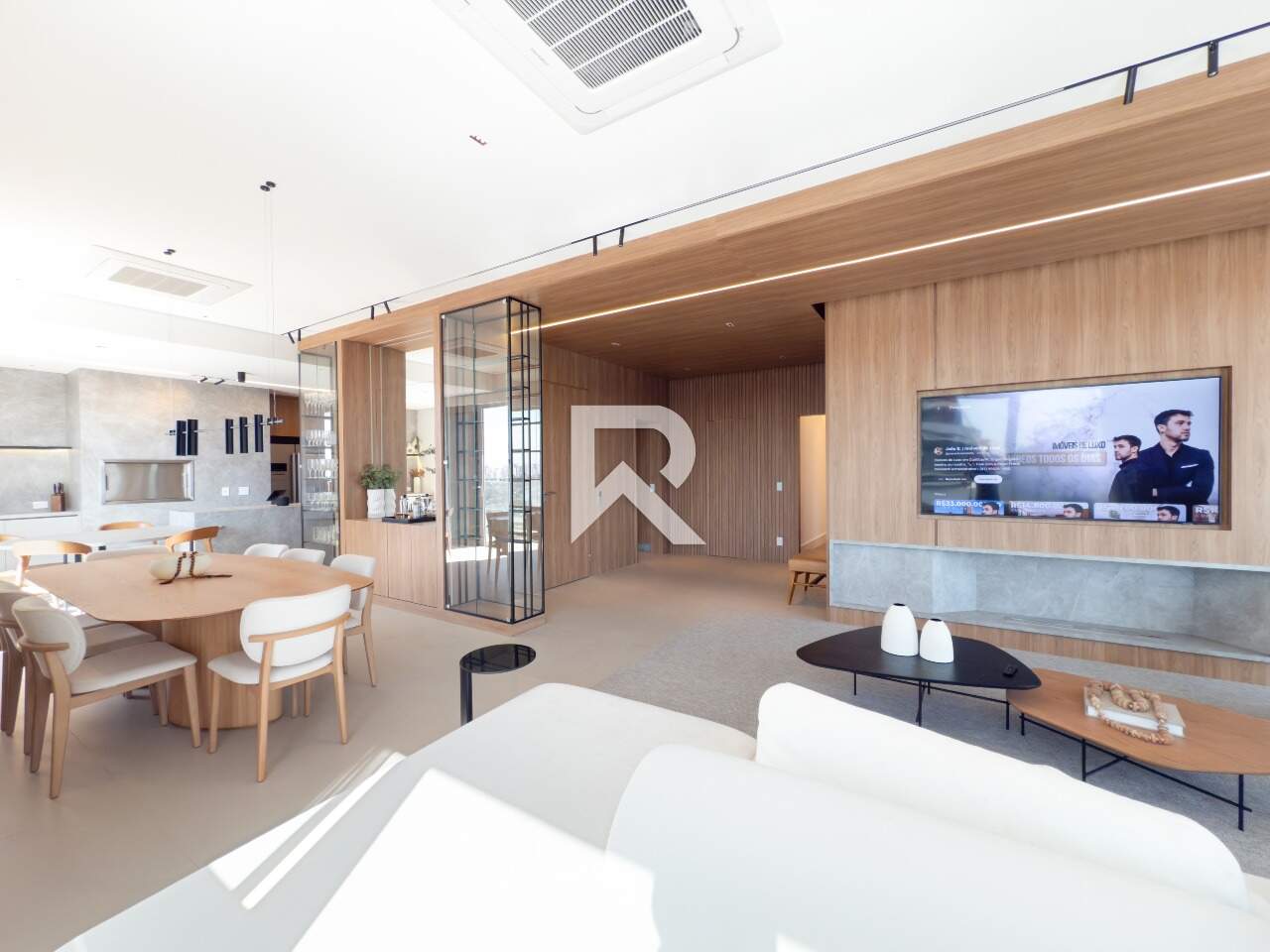 Apt Mobiliado em Cond. Clube, Andar Alto, Vista Livre, Face Norte com 4 suítes e 4 Vagas para alugar - 246m2 - Champagnat, Curitiba