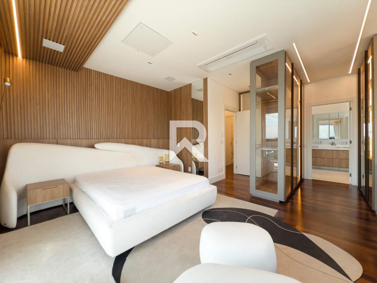 Apt Mobiliado em Cond. Clube, Andar Alto, Vista Livre, Face Norte com 4 suítes e 4 Vagas para alugar - 246m2 - Champagnat, Curitiba miniatura 14
