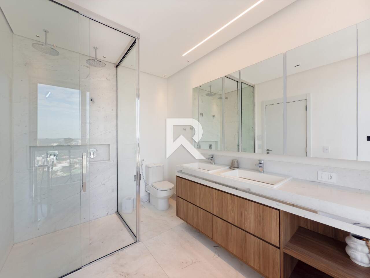 Apt Mobiliado em Cond. Clube, Andar Alto, Vista Livre, Face Norte com 4 suítes e 4 Vagas para alugar - 246m2 - Champagnat, Curitiba miniatura 15