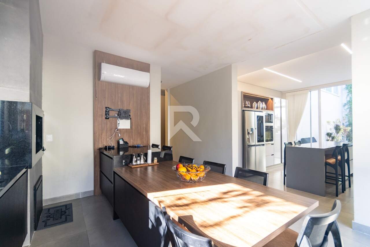 Casa Alto Padrão, Mobiliada em Cond. Clube com Piscina, 4 suítes, 3 vagas e 400m2 para alugar - Campo Comprido, Curitiba-PR miniatura 14