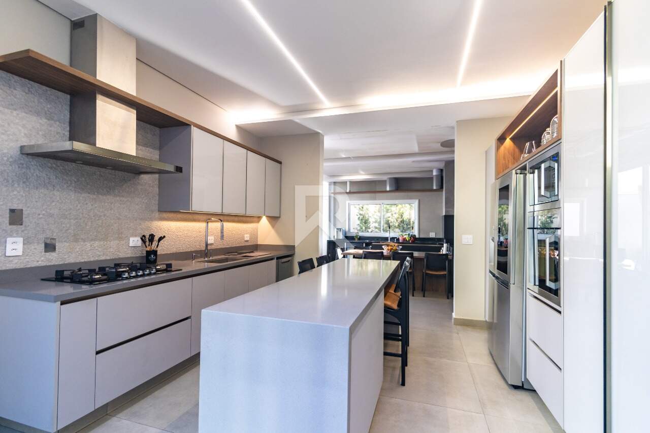Casa Alto Padrão, Mobiliada em Cond. Clube com Piscina, 4 suítes, 3 vagas e 400m2 para alugar - Campo Comprido, Curitiba-PR miniatura 13