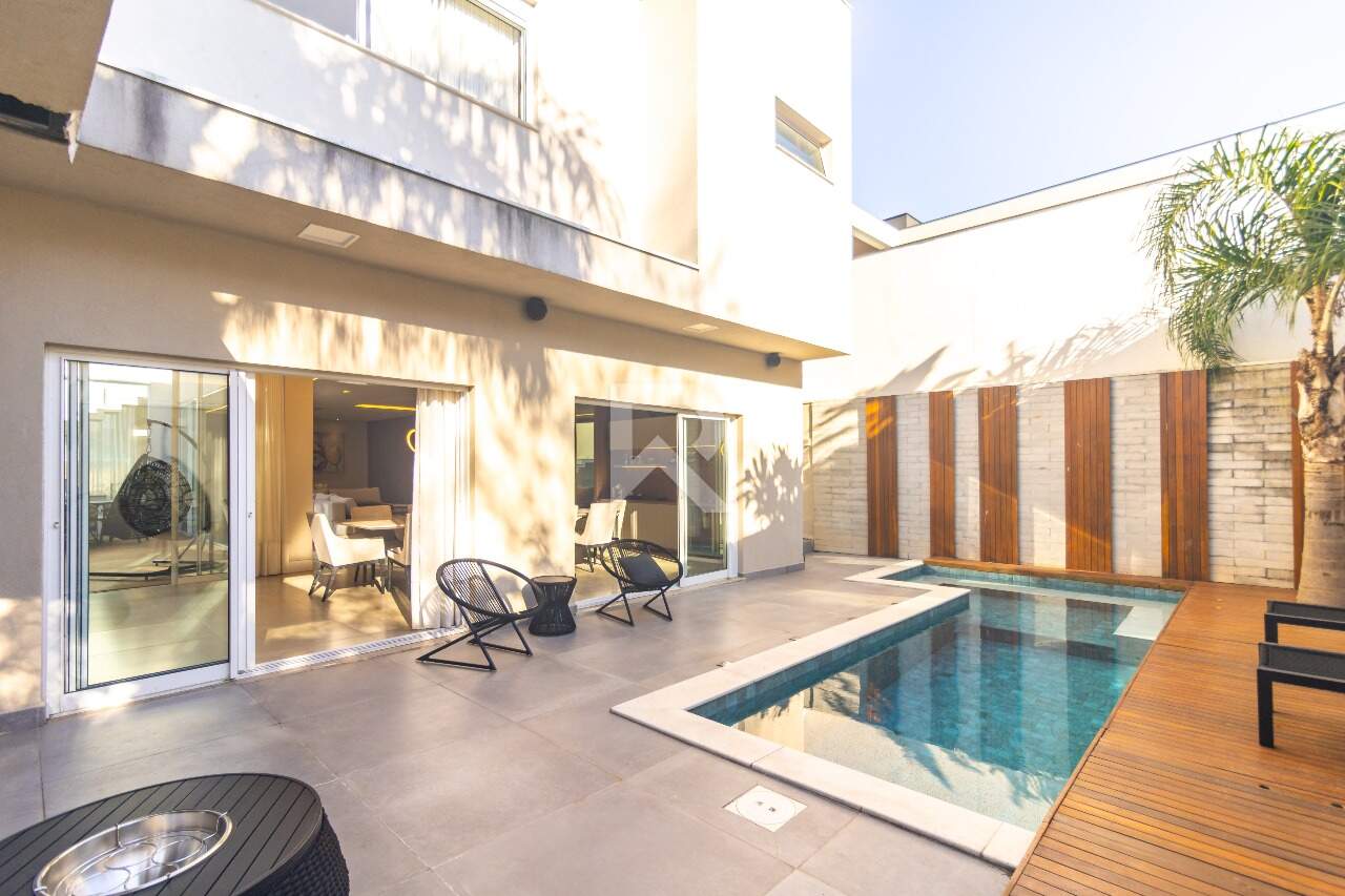 Casa Alto Padrão, Mobiliada em Cond. Clube com Piscina, 4 suítes, 3 vagas e 400m2 para alugar - Campo Comprido, Curitiba-PR miniatura 17