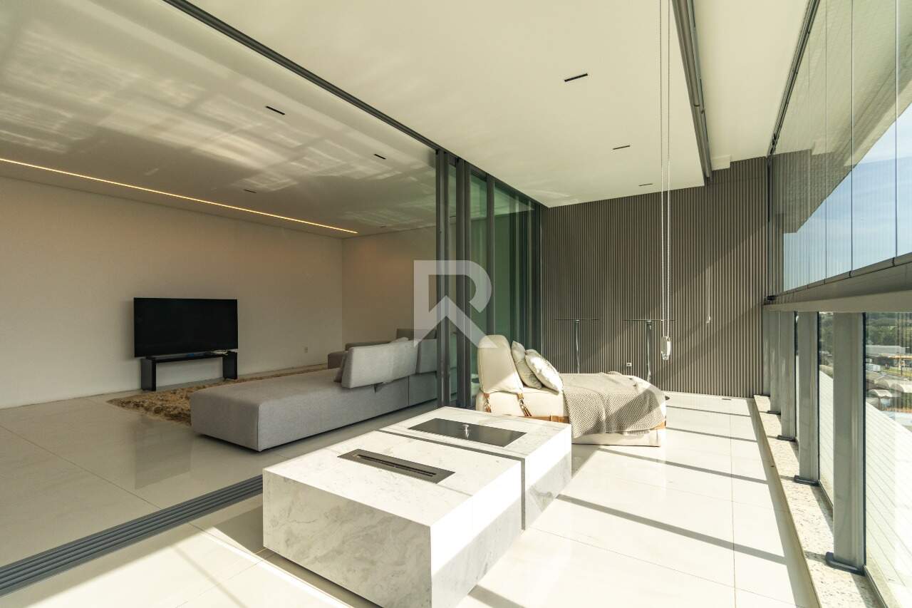 Apt Semi Mobiliado em Cond. Clube, Vista Pq Barigui, Face Norte com 4 suítes e 4 Vagas para venda - 288m2 - Champagnat, Curitiba miniatura 8