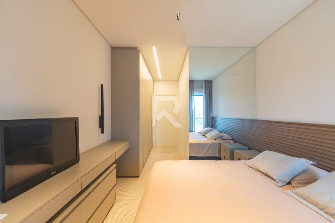 Apt Semi Mobiliado em Cond. Clube, Vista Pq Barigui, Face Norte com 4 suítes e 4 Vagas para venda - 288m2 - Champagnat, Curitiba miniatura 47