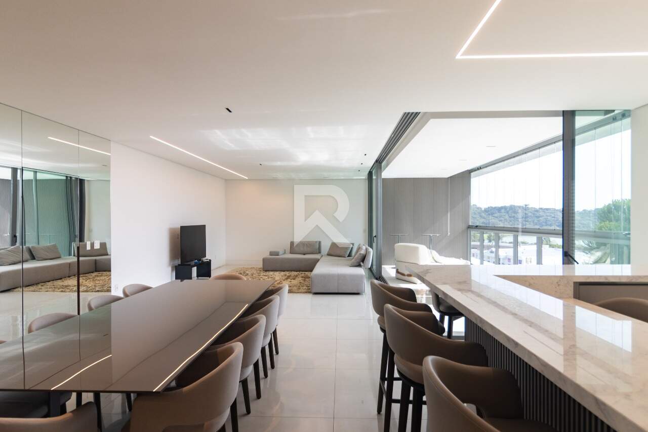 Apt Semi Mobiliado em Cond. Clube, Vista Pq Barigui, Face Norte com 4 suítes e 4 Vagas para venda - 288m2 - Champagnat, Curitiba miniatura 16