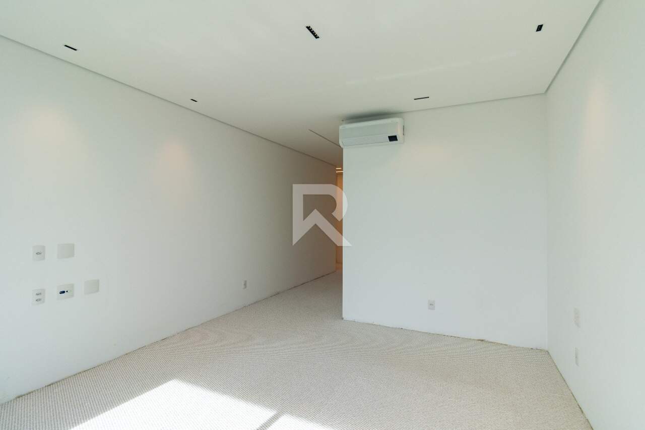 Apt Semi Mobiliado em Cond. Clube, Vista Pq Barigui, Face Norte com 4 suítes e 4 Vagas para venda - 288m2 - Champagnat, Curitiba miniatura 45