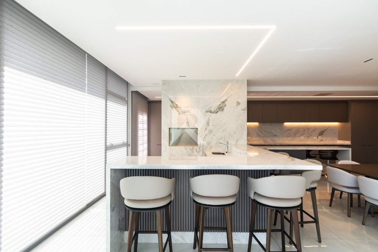 Apt Semi Mobiliado em Cond. Clube, Vista Pq Barigui, Face Norte com 4 suítes e 4 Vagas para venda - 288m2 - Champagnat, Curitiba miniatura 13