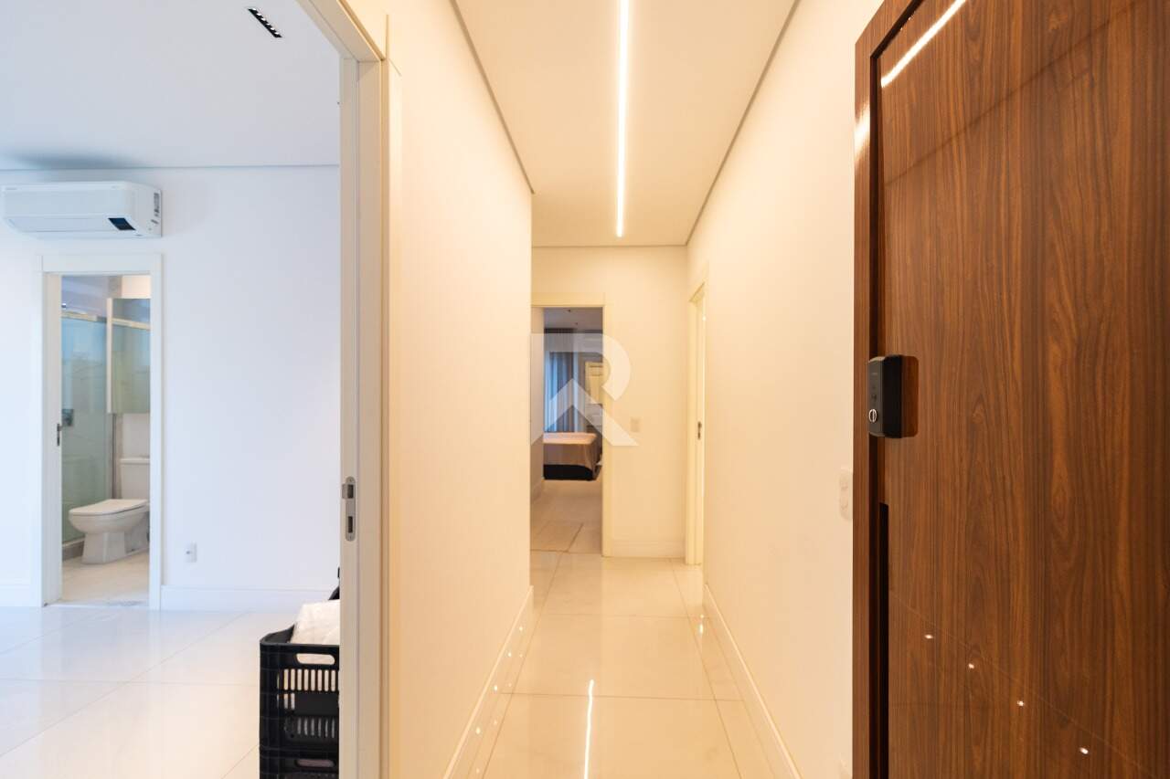 Apt Semi Mobiliado em Cond. Clube, Vista Pq Barigui, Face Norte com 4 suítes e 4 Vagas para venda - 288m2 - Champagnat, Curitiba miniatura 30