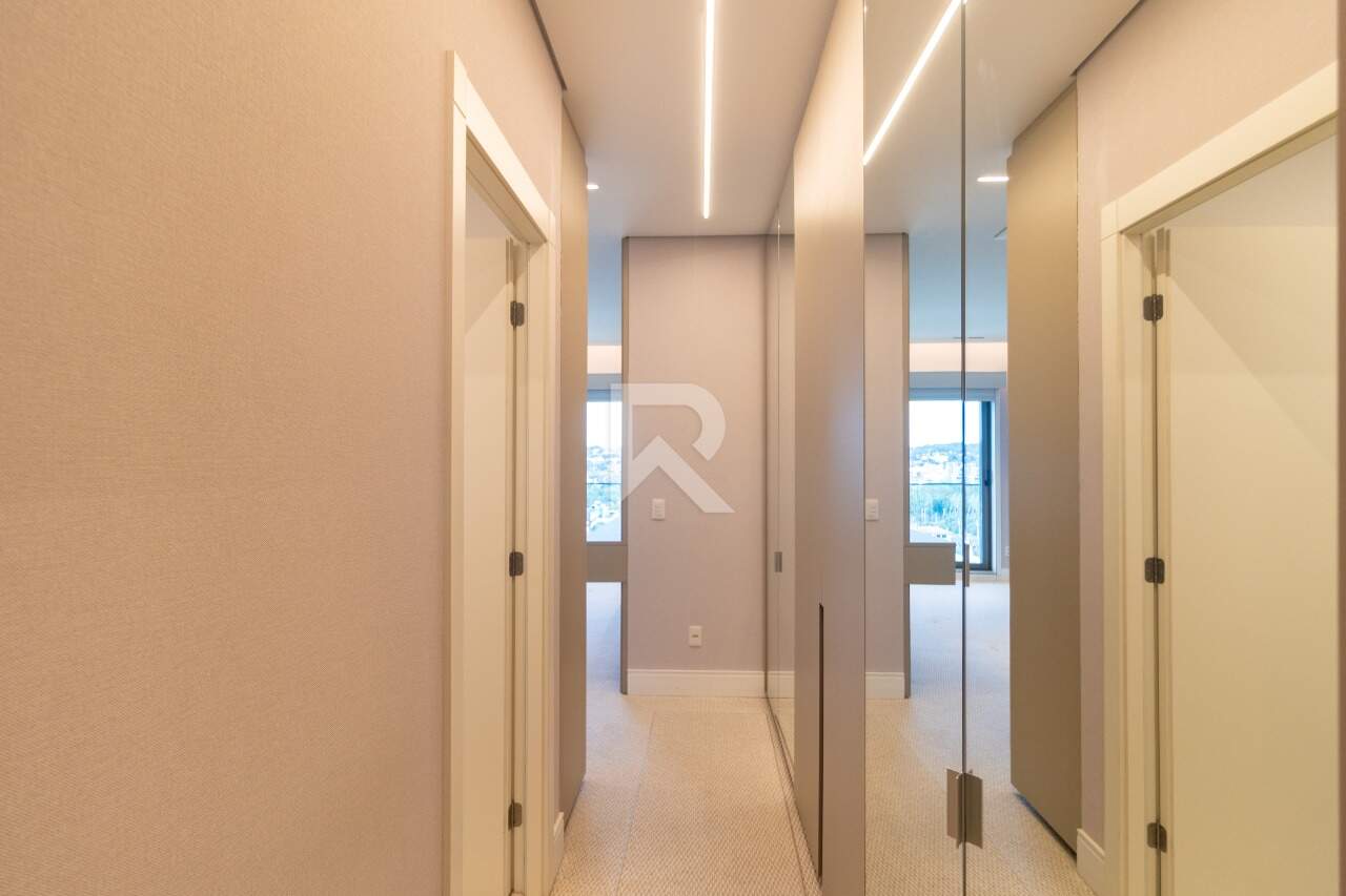 Apt Semi Mobiliado em Cond. Clube, Vista Pq Barigui, Face Norte com 4 suítes e 4 Vagas para venda - 288m2 - Champagnat, Curitiba miniatura 35