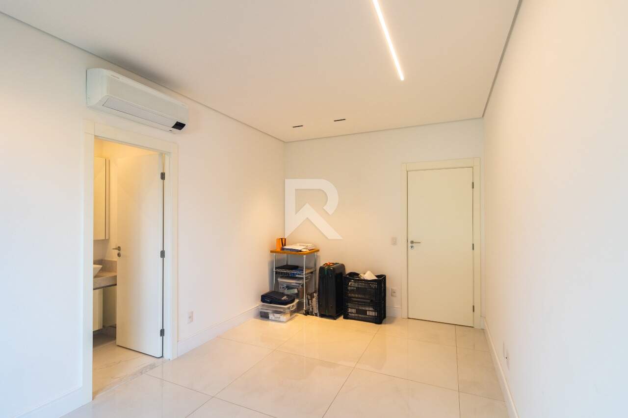 Apt Semi Mobiliado em Cond. Clube, Vista Pq Barigui, Face Norte com 4 suítes e 4 Vagas para venda - 288m2 - Champagnat, Curitiba miniatura 33