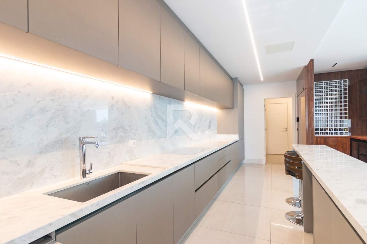 Apt Semi Mobiliado em Cond. Clube, Vista Pq Barigui, Face Norte com 4 suítes e 4 Vagas para venda - 288m2 - Champagnat, Curitiba miniatura 22