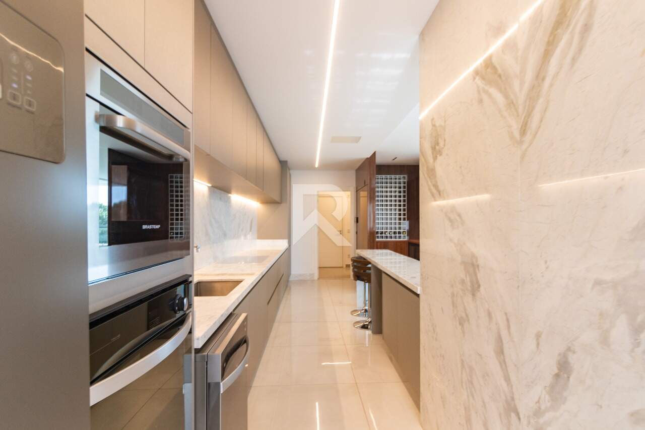 Apt Semi Mobiliado em Cond. Clube, Vista Pq Barigui, Face Norte com 4 suítes e 4 Vagas para venda - 288m2 - Champagnat, Curitiba miniatura 21