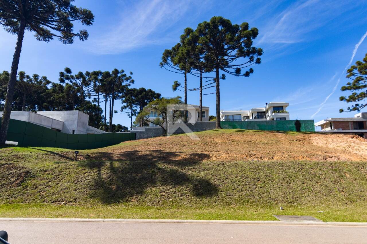 Terreno com 800m2 em Condomínio Fechado para Venda - Campo Comprido, Curitiba