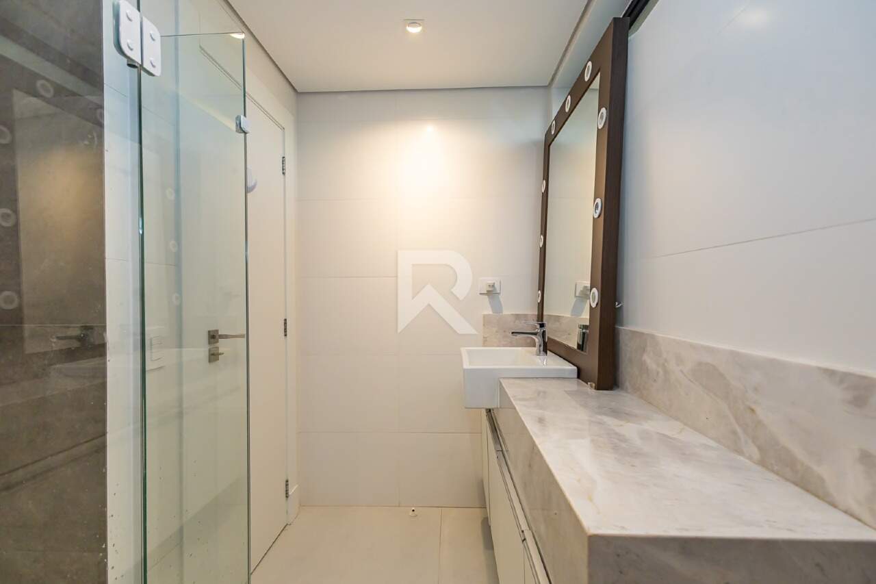 Sobrado de Rua Moderno com Quintal Terraço, Jacuzzi e 3 suítes à venda, 247 m² - Santo Inácio - Curitiba/PR miniatura 24