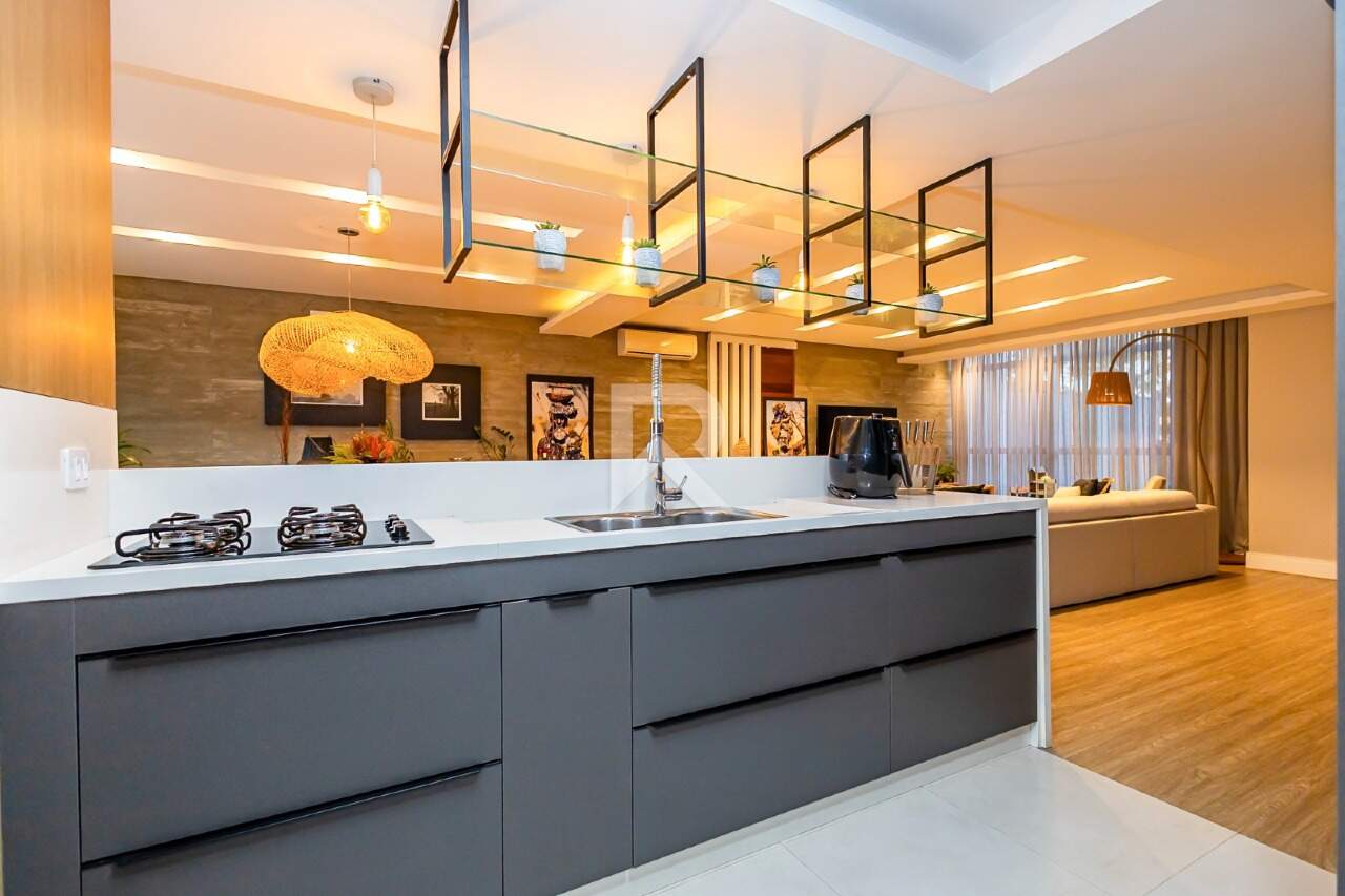 Sobrado de Rua Moderno com Quintal Terraço, Jacuzzi e 3 suítes à venda, 247 m² - Santo Inácio - Curitiba/PR miniatura 6