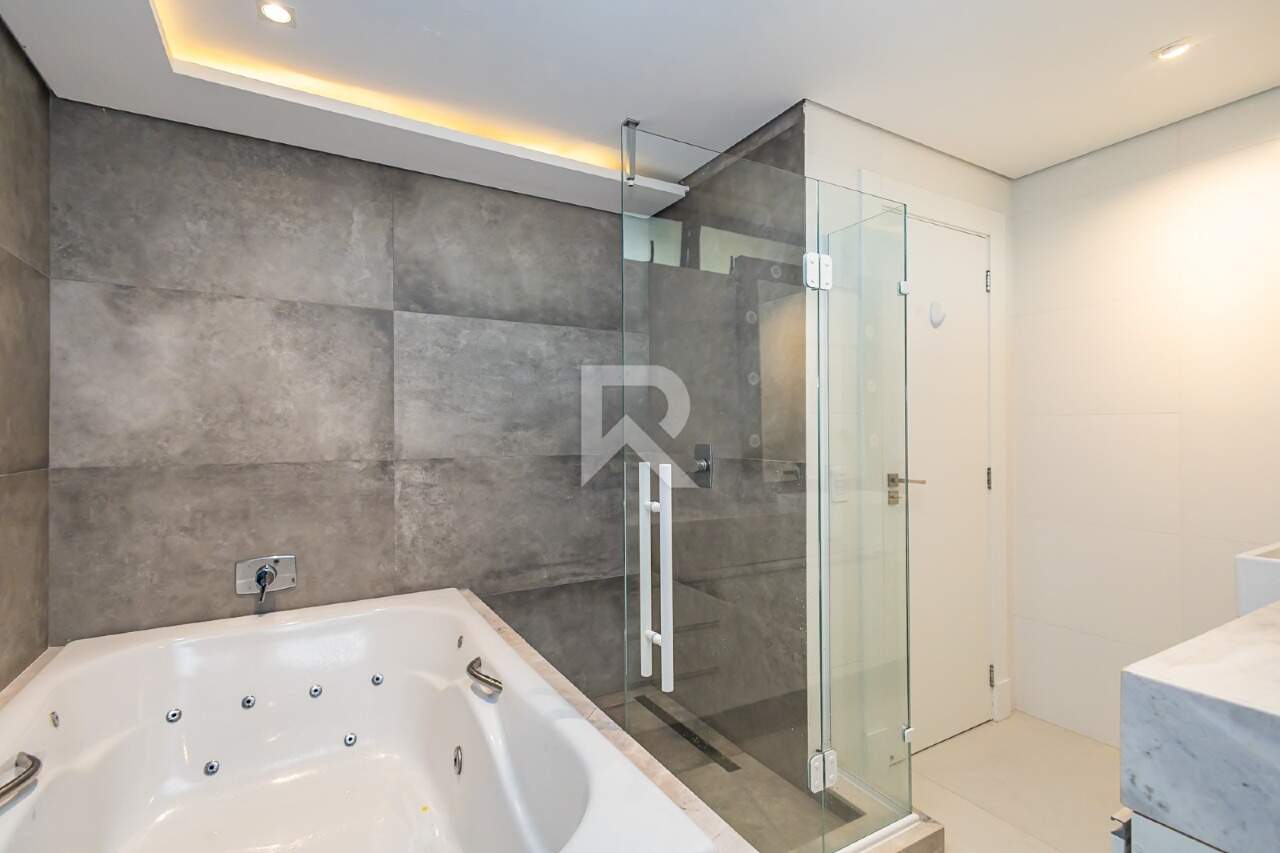 Sobrado de Rua Moderno com Quintal Terraço, Jacuzzi e 3 suítes à venda, 247 m² - Santo Inácio - Curitiba/PR miniatura 22