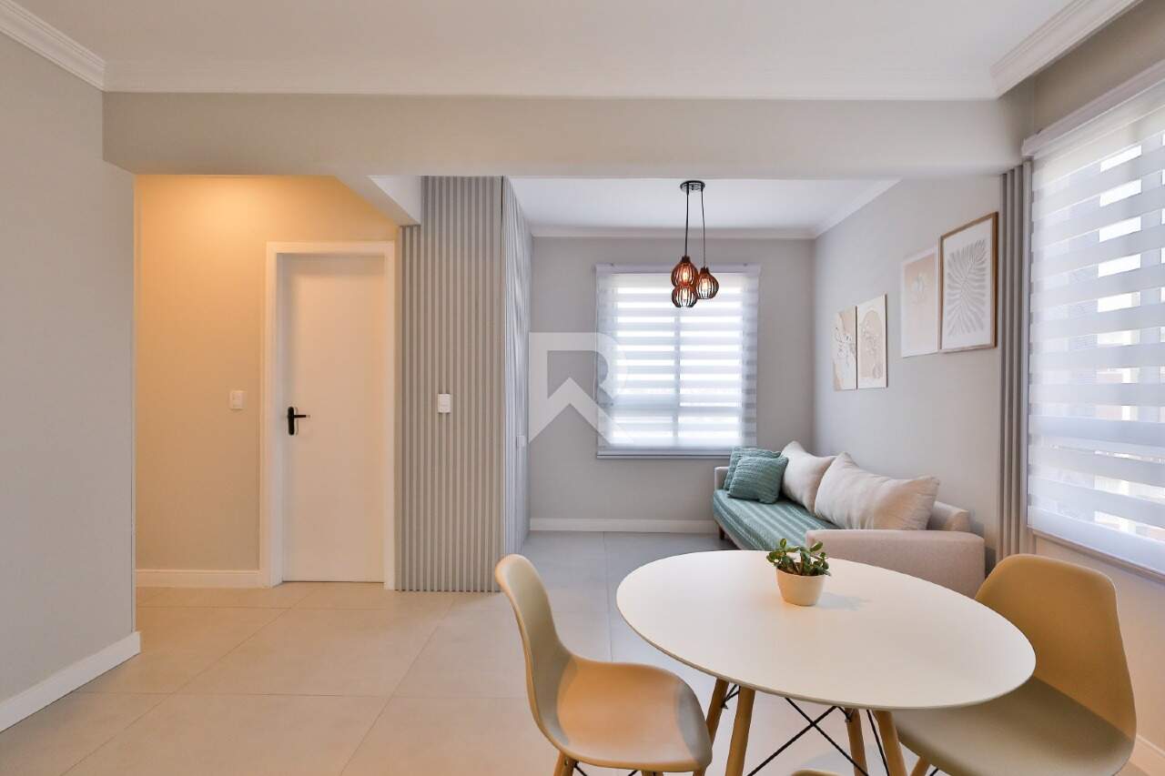Apartamento mobiliado com face norte, 2 quartos sendo 1 suíte á venda – Bigorrilho - Curitiba/PR miniatura 2