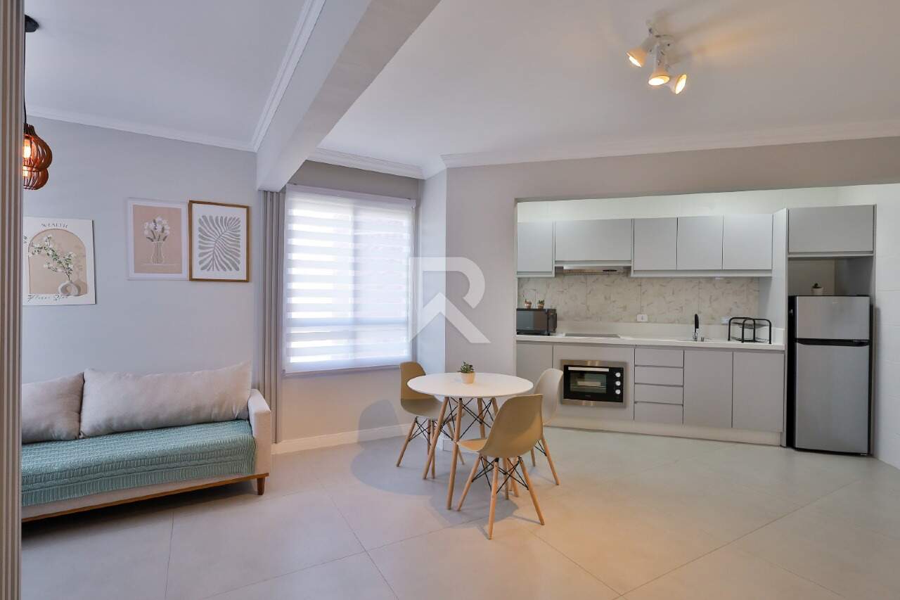 Apartamento mobiliado com face norte, 2 quartos sendo 1 suíte á venda – Bigorrilho - Curitiba/PR miniatura 4