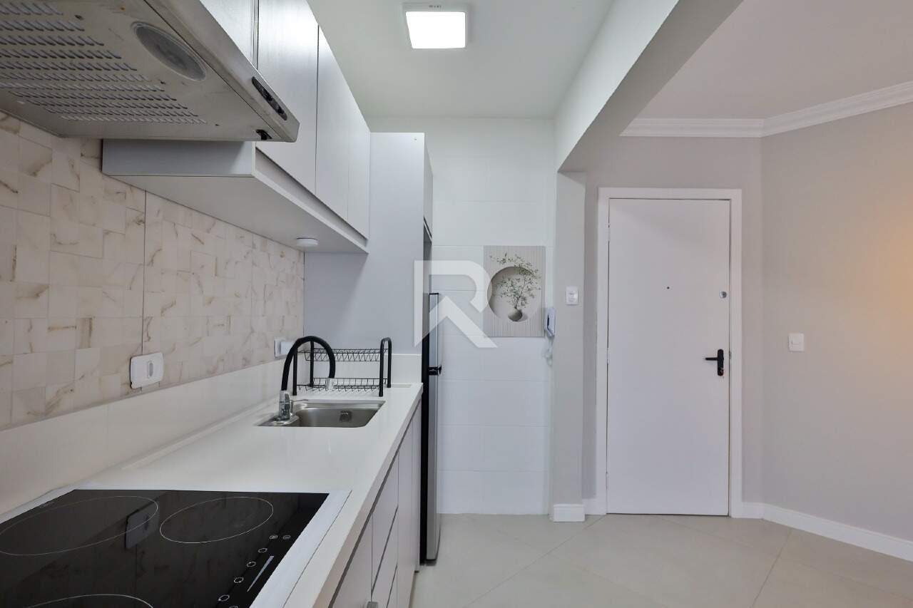 Apartamento mobiliado com face norte, 2 quartos sendo 1 suíte á venda – Bigorrilho - Curitiba/PR miniatura 8