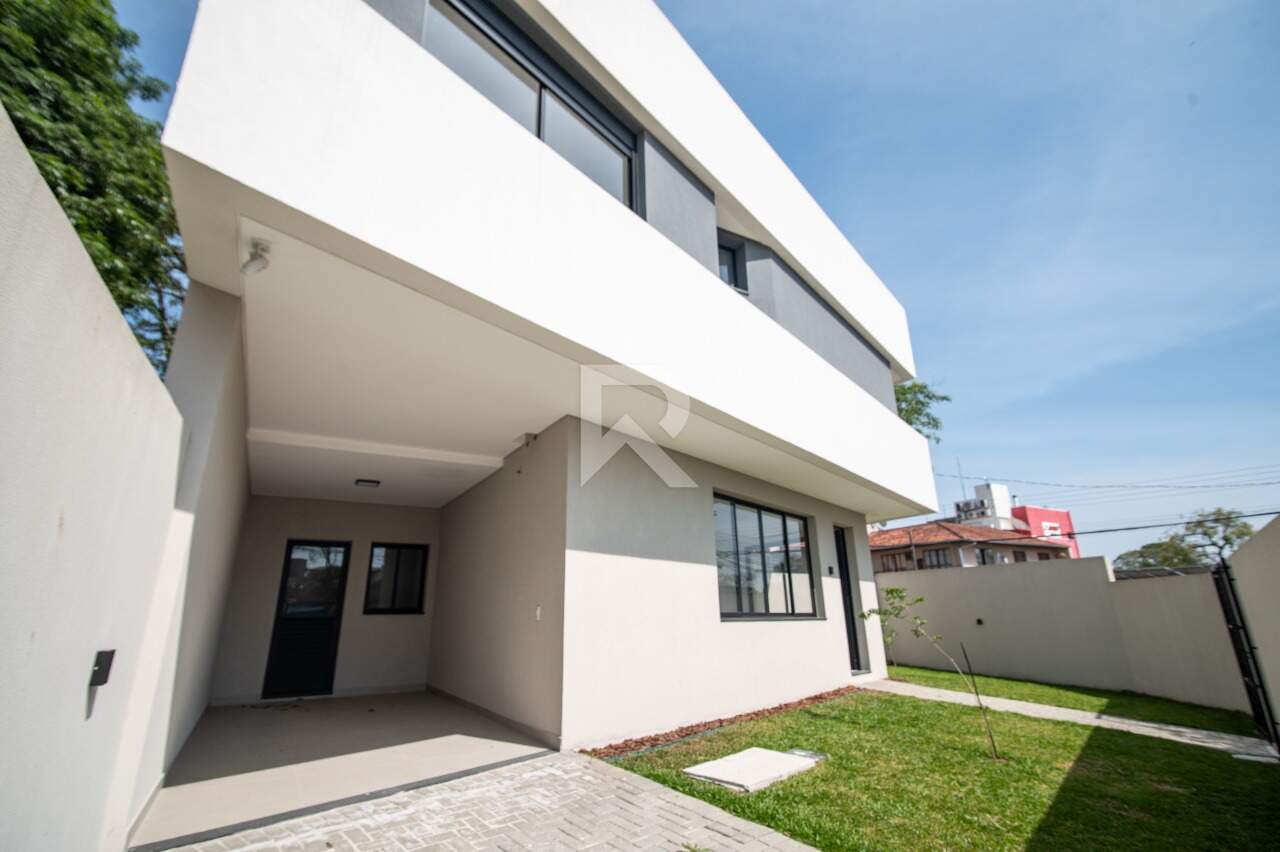 Sobrado Alto Padrão com Terraço, 3 suítes e Face Norte à venda, 163 m² – Santa Felicidade – Curitiba/PR