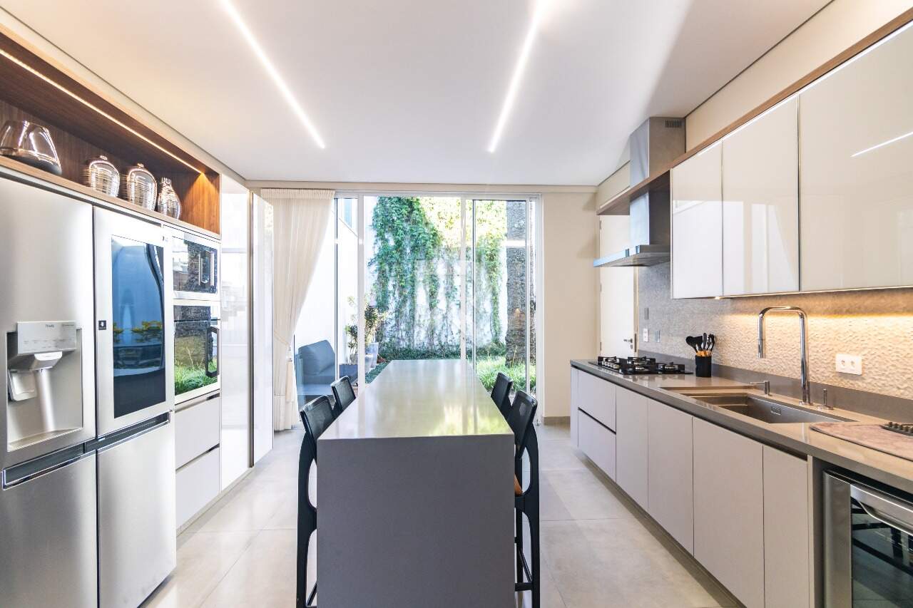 Casa Alto Padrão, Mobiliada em Cond. Clube com Piscina, 4 suítes, 3 vagas e 400m2 para venda - Campo Comprido, Curitiba-PR miniatura 12