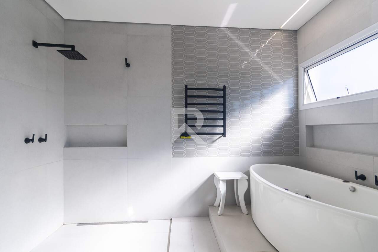 Casa Alto Padrão, Mobiliada em Cond. Clube com Piscina, 4 suítes, 3 vagas e 400m2 para venda - Campo Comprido, Curitiba-PR miniatura 29