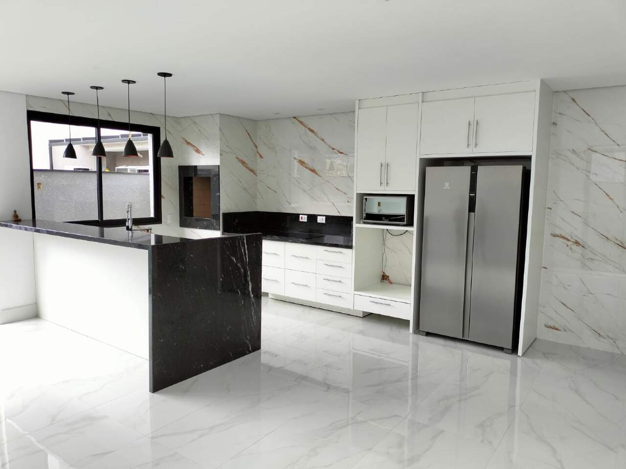 Casa de Condomínio com Vista Livre, 3 suítes 2 Vagas à locação, 160 m² – Santa Cândida – Curitiba/PR miniatura 2