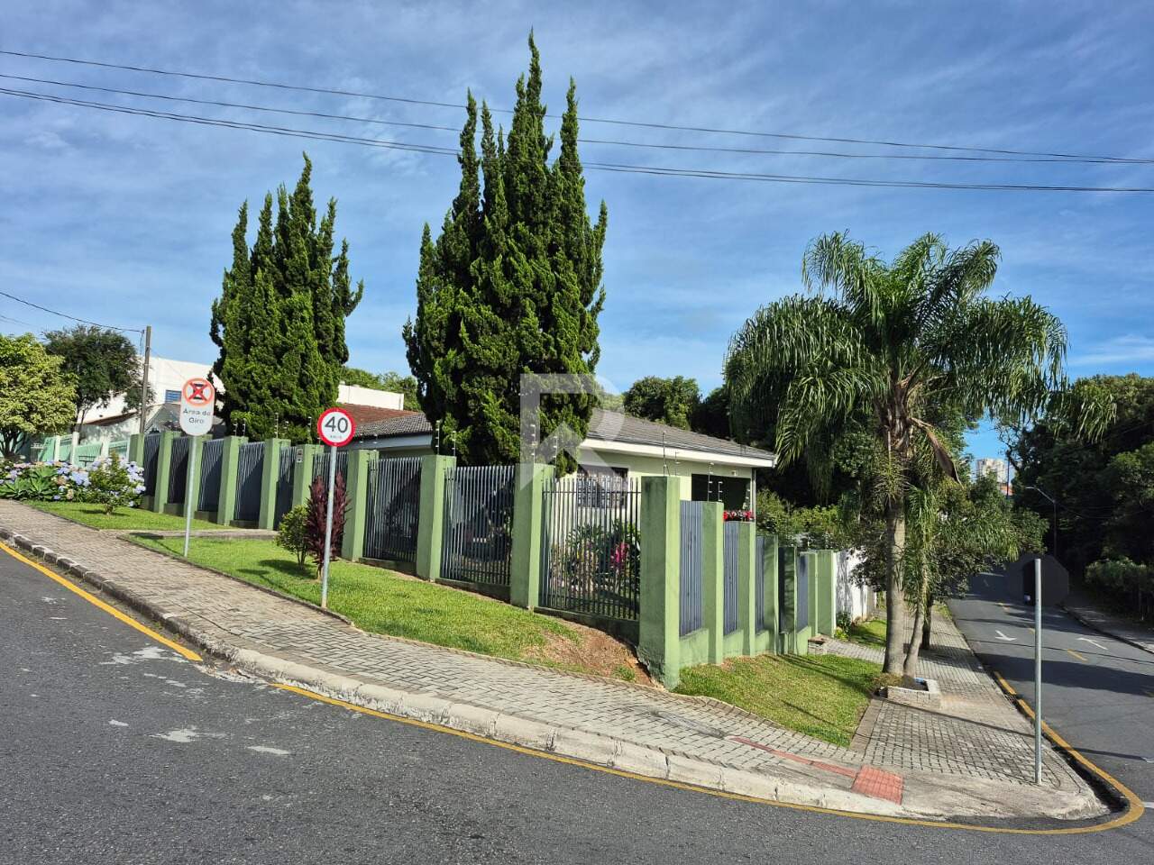 Sobrado Frente Rua com Jardim, 4 quartos 3 Vagas à venda, 244 m² – Campo Comprido – Curitiba/PR miniatura 25