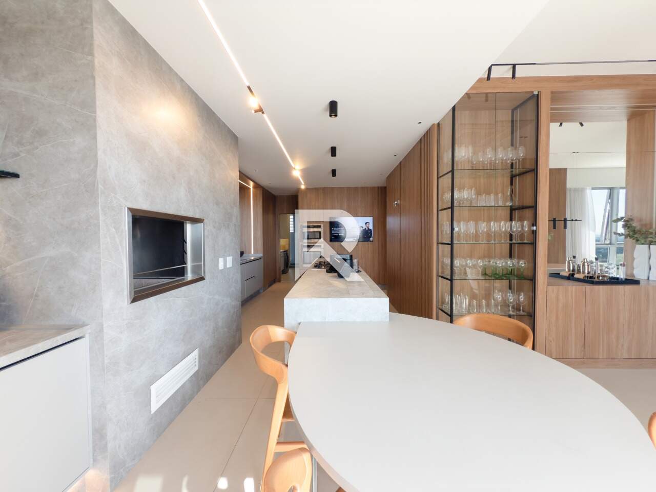 Apt Mobiliado em Cond. Clube, Andar Alto, Vista Livre, Face Norte com 4 suítes e 4 Vagas para venda - 246m2 - Champagnat, Curitiba miniatura 3